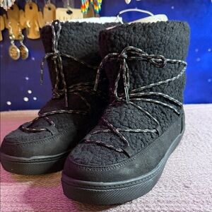 Old Navy Black Sole Footwear